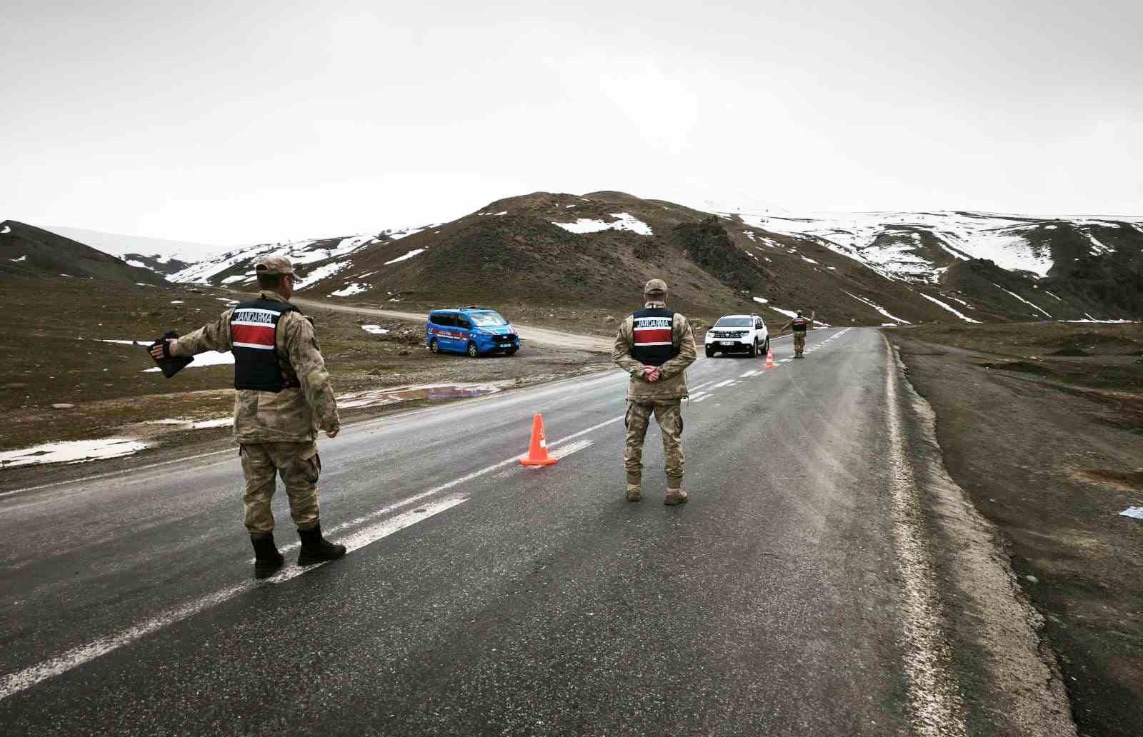 Ağrı’da huzur uygulamasında 21 aranan şahıs yakalandı