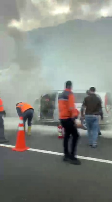 TEM’de minibüs yangını