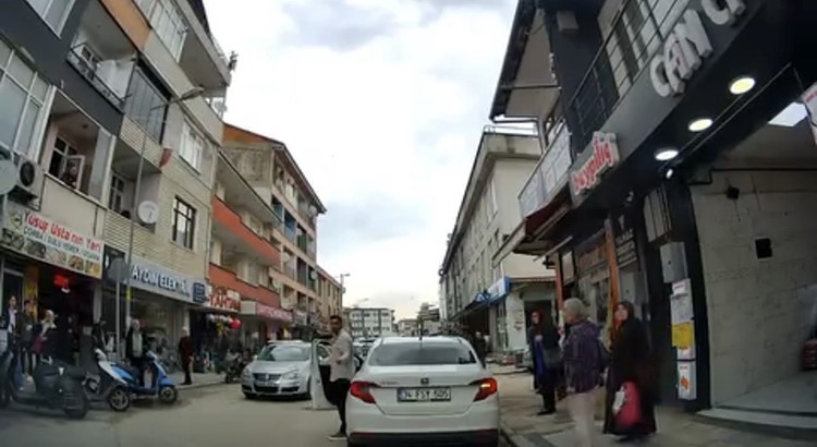 D&uuml;zce&rsquo;de yayaya &ccedil;arpan s&uuml;r&uuml;c&uuml; direksiyonu başkasına devretti
