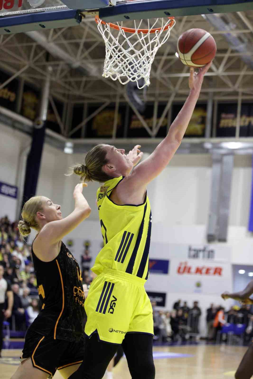 Fenerbah&ccedil;e seride 2-0 &ouml;ne ge&ccedil;ti
