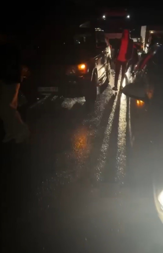 D-650&rsquo;de zincirleme kaza: Kilometrelerce ara&ccedil; kuyruğu oluştu
