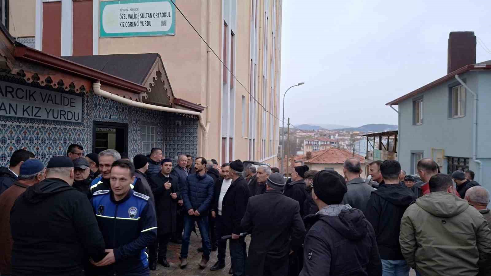 Hisarcık&rsquo;tan 21 kişilik umre kafilesi dualarla uğurlandı
