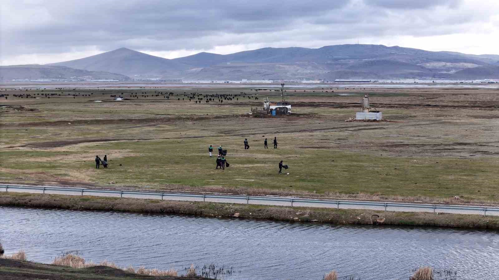 Hürmetçi’de sıcak asfalt, çevre temizliği ve yeşil alan atağı
