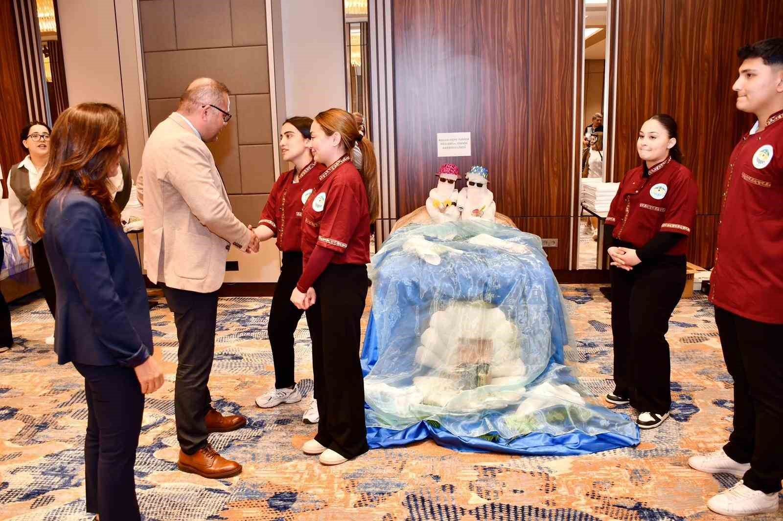 Silifke&rsquo;de turizm &ouml;ğrencileri h&uuml;nerlerini ortaya koydu
