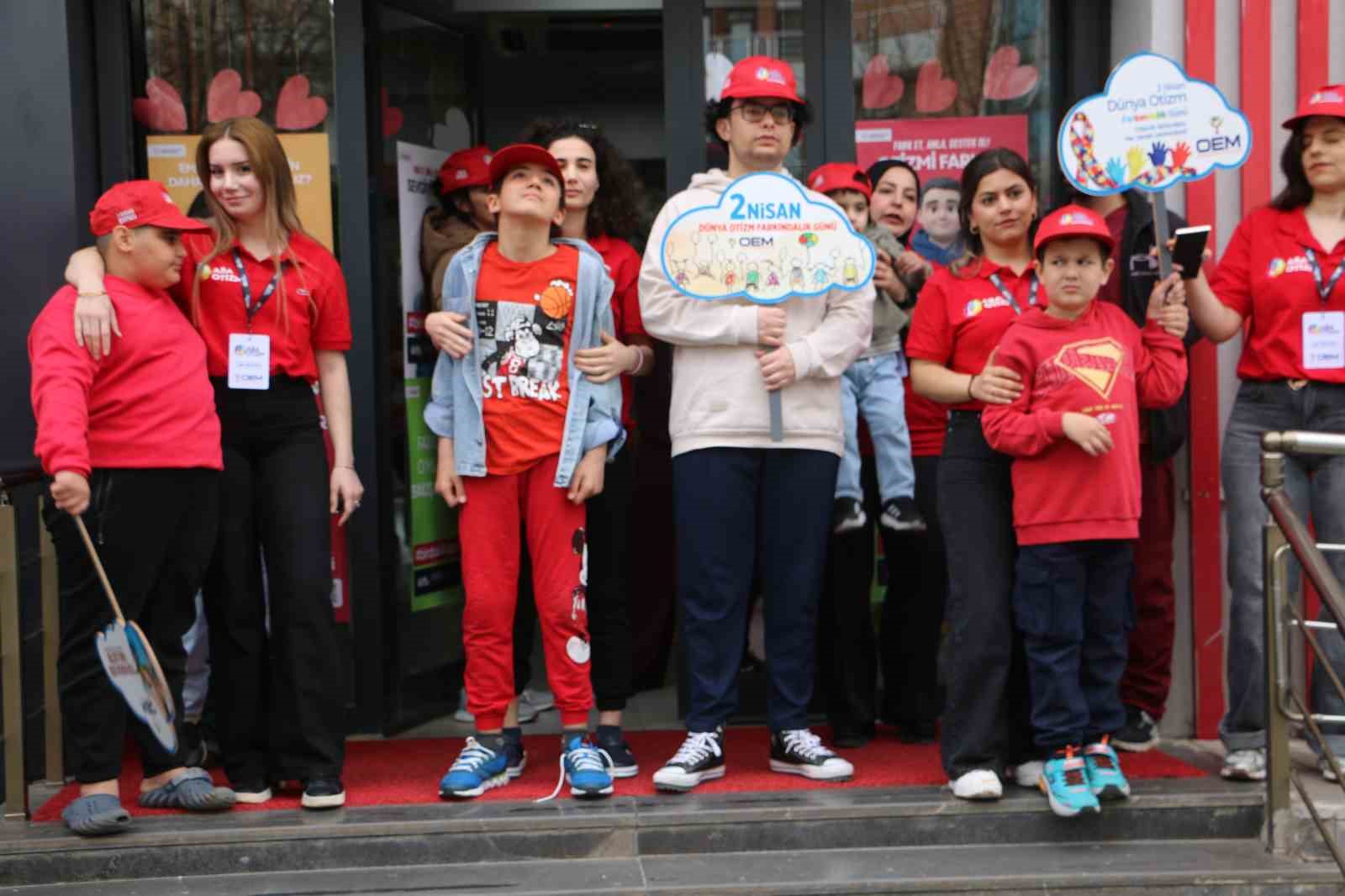 Diyarbakır’da otizm farkındalığı için renkli etkinlik