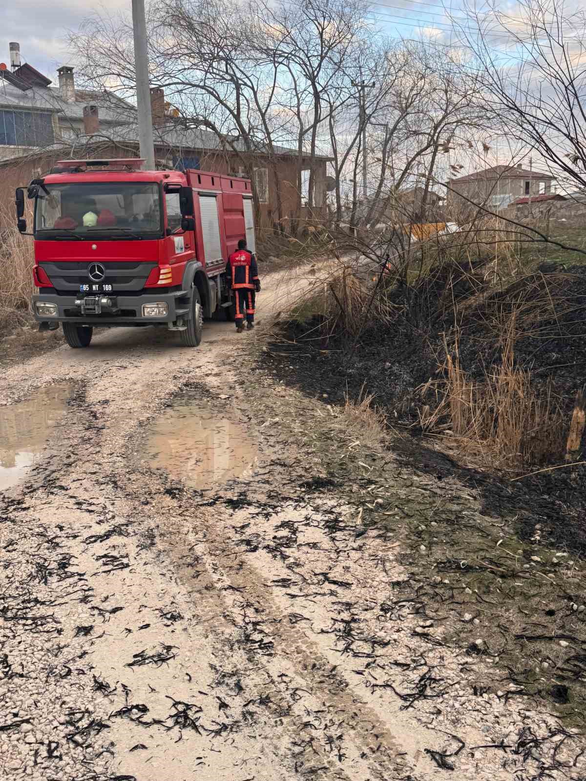 Van&rsquo;da sazlık alanda yangın
