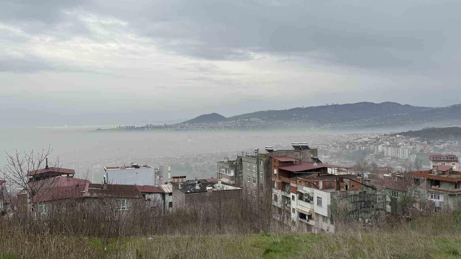Karadeniz&rsquo;de sis alarmı: Samsun sahili g&ouml;r&uuml;nmez oldu
