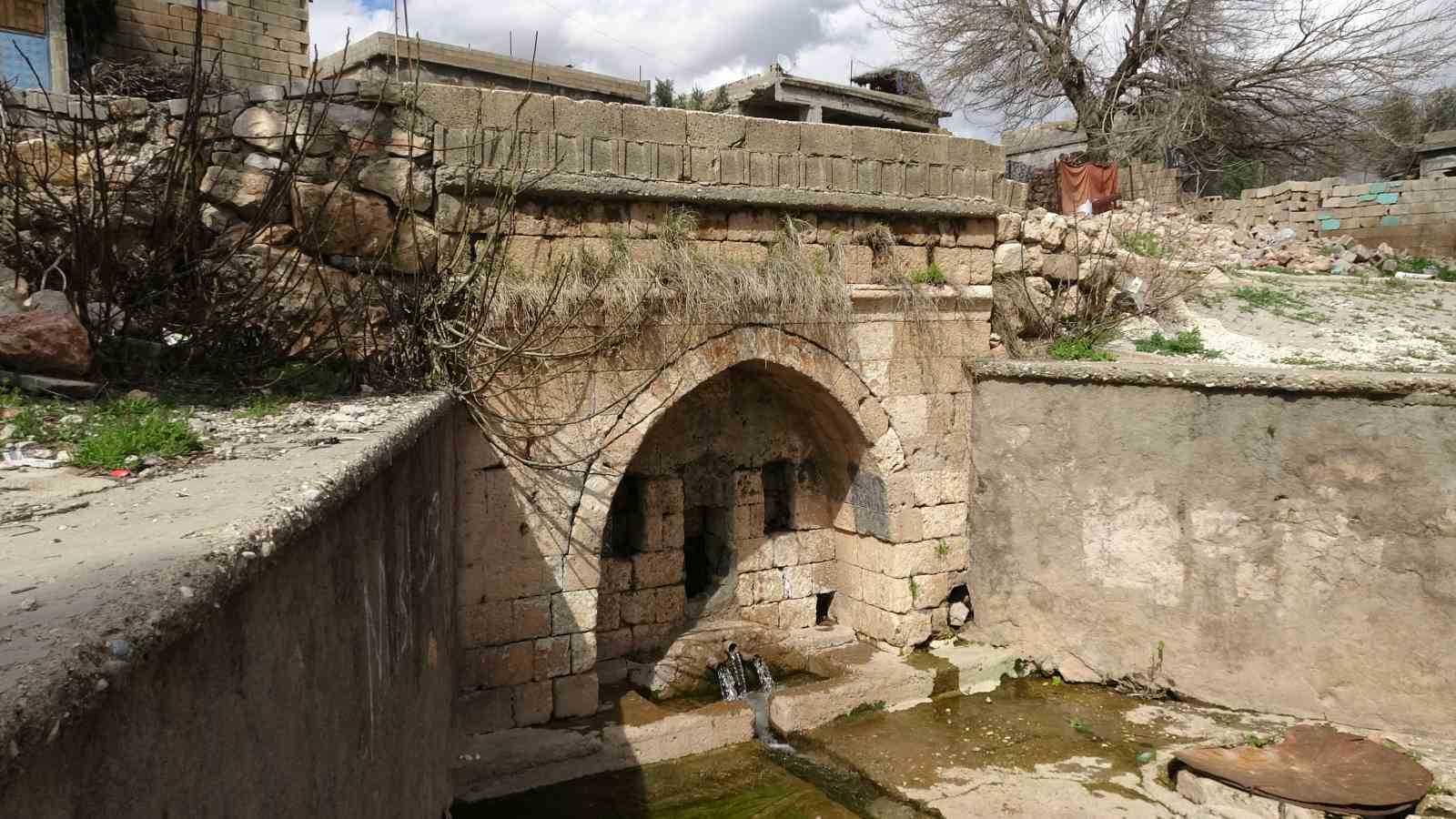Gaziantep&rsquo;te kar ve yağmur bereketi: Tarihi &ccedil;eşmelerden su akmaya başladı
