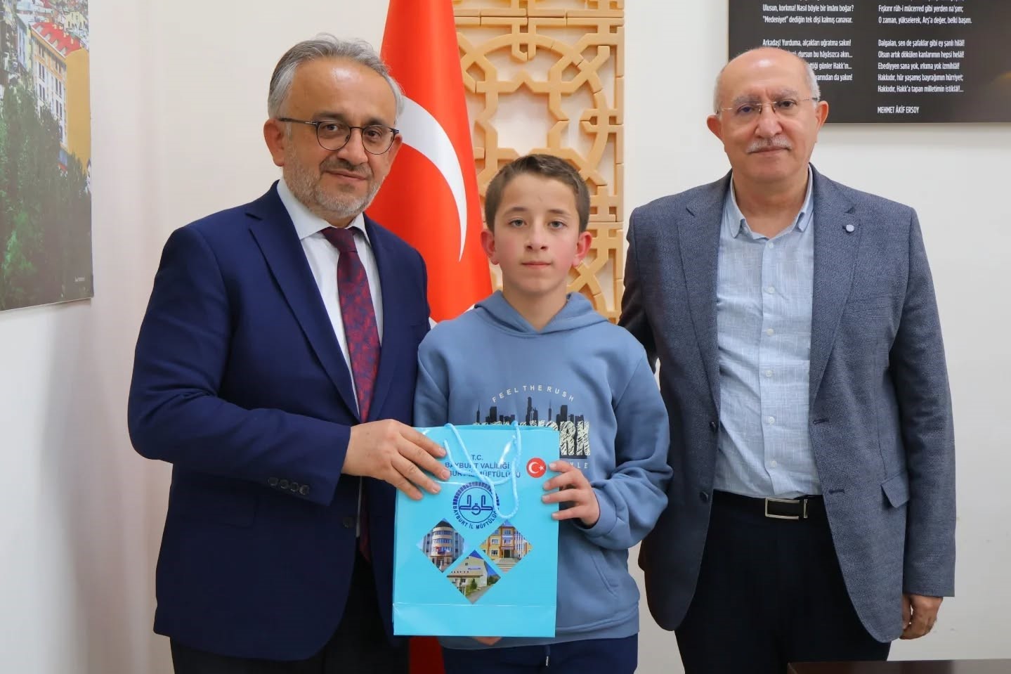 Bayburtlu &ouml;ğrenciler Kur&rsquo;an-ı Kerim&rsquo;i g&uuml;zel okuma yarışmalarında b&ouml;lge birincisi oldu
