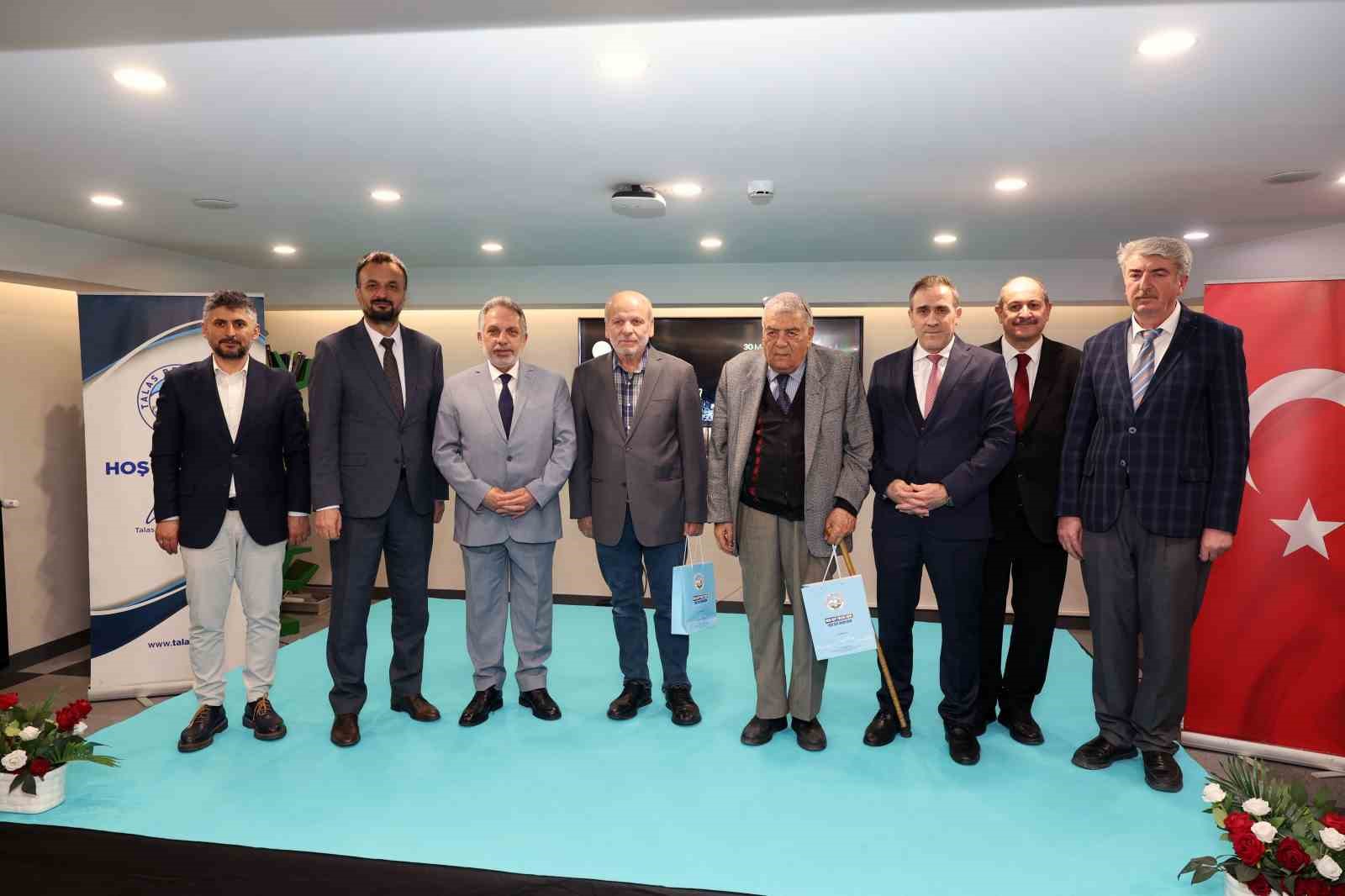 Talas&rsquo;ta kitap kurtları &ouml;d&uuml;llendirildi
