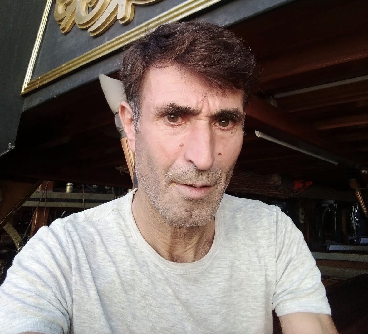 Tur teknesi sulara g&ouml;m&uuml;ld&uuml;, bir kişi hayatını kaybetti
