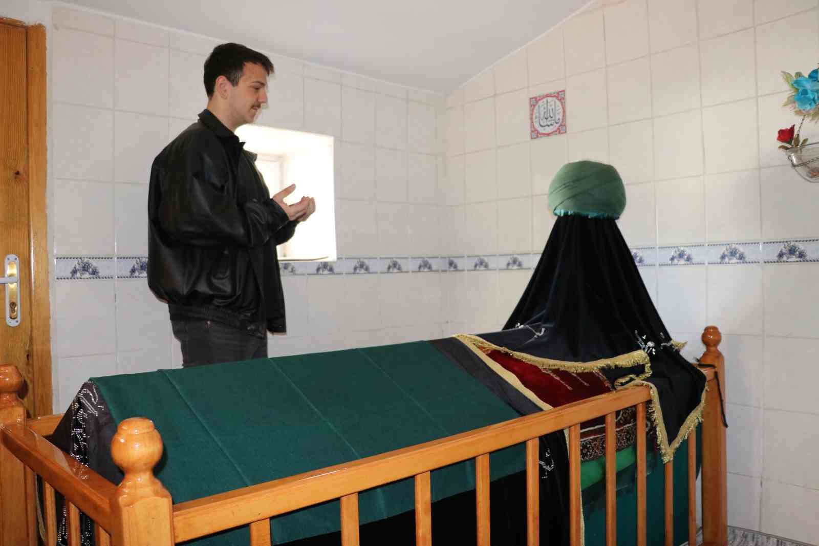 Hastane bah&ccedil;esinde t&uuml;rbe, rivayetleriyle dikkat &ccedil;ekiyor
