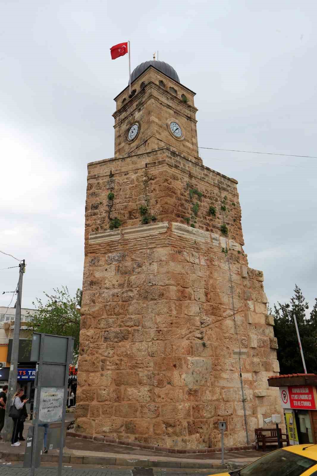 Antalya&rsquo;da tarihi Saat Kulesi&rsquo;nde zaman bir kez daha durdu
