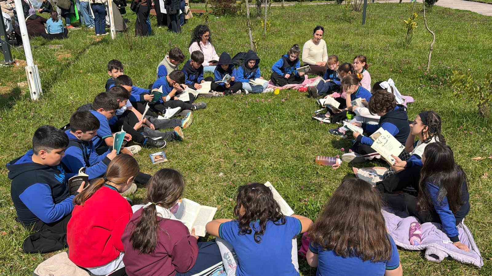 Arhavi&rsquo;de "Kitap Yolu" y&uuml;r&uuml;y&uuml;ş&uuml;
