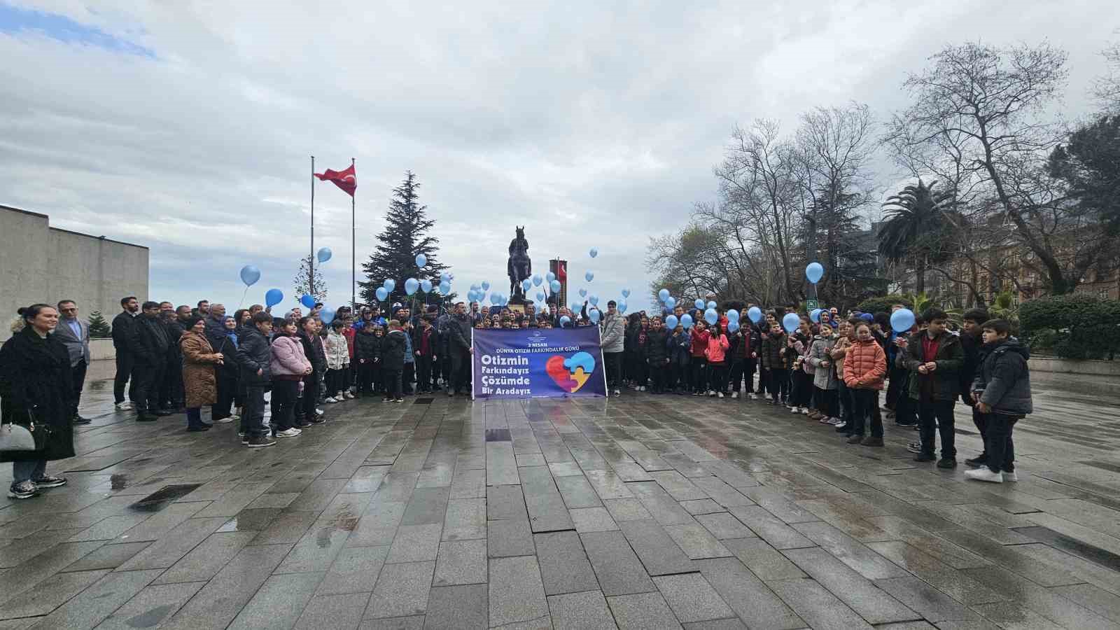 Zonguldak&rsquo;ta otizm farkındalığı i&ccedil;in g&ouml;ky&uuml;z&uuml;ne balon bıraktılar
