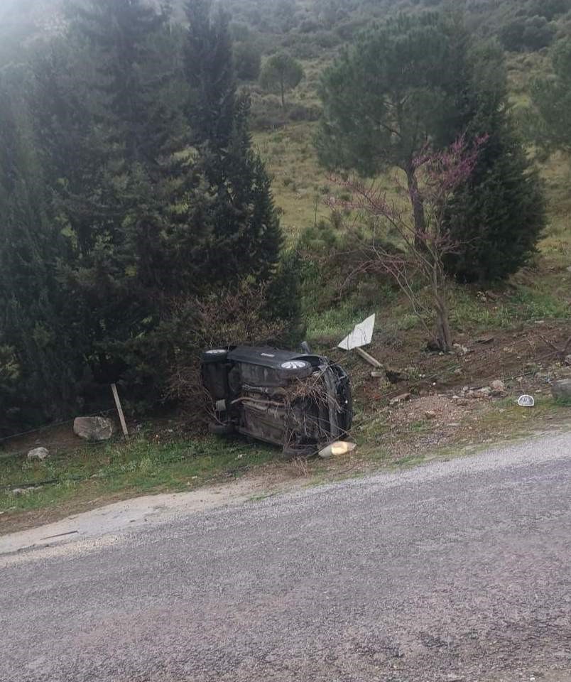 Sel&ccedil;uk&rsquo;ta kaygan yolda zincirleme trafik kazası
