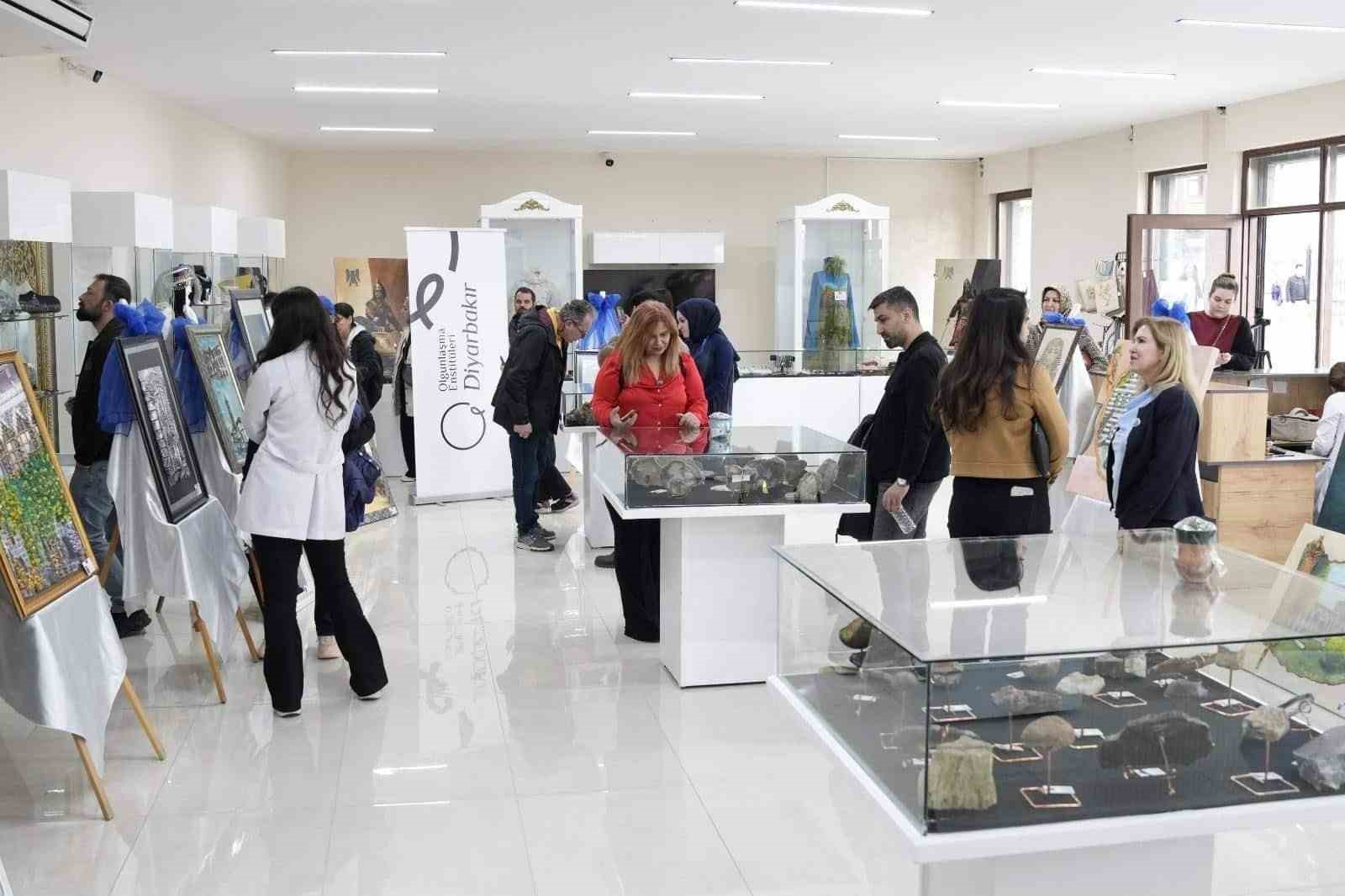 Diyarbakır&rsquo;da Harmoni resim sergisi a&ccedil;ıldı
