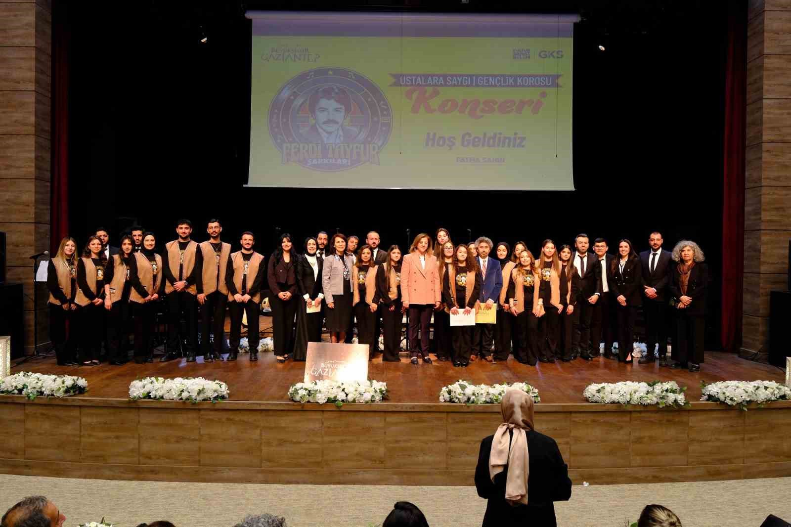 "Ustalara Saygı" konserleri Ferdi Tayfur şarkılarıyla devam etti