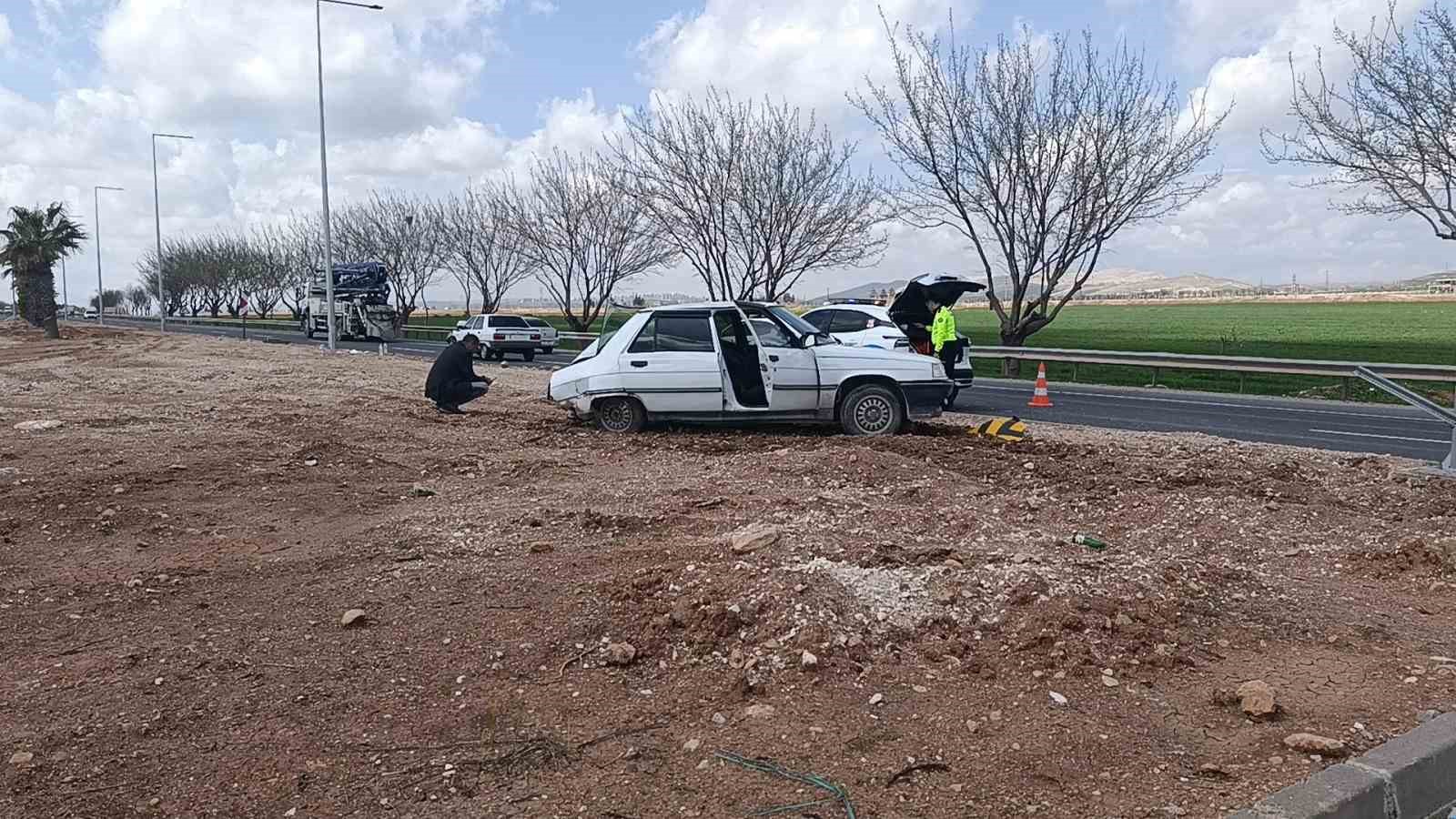Şanlıurfa&rsquo;da iki otomobil &ccedil;arpıştı: 4 yaralı
