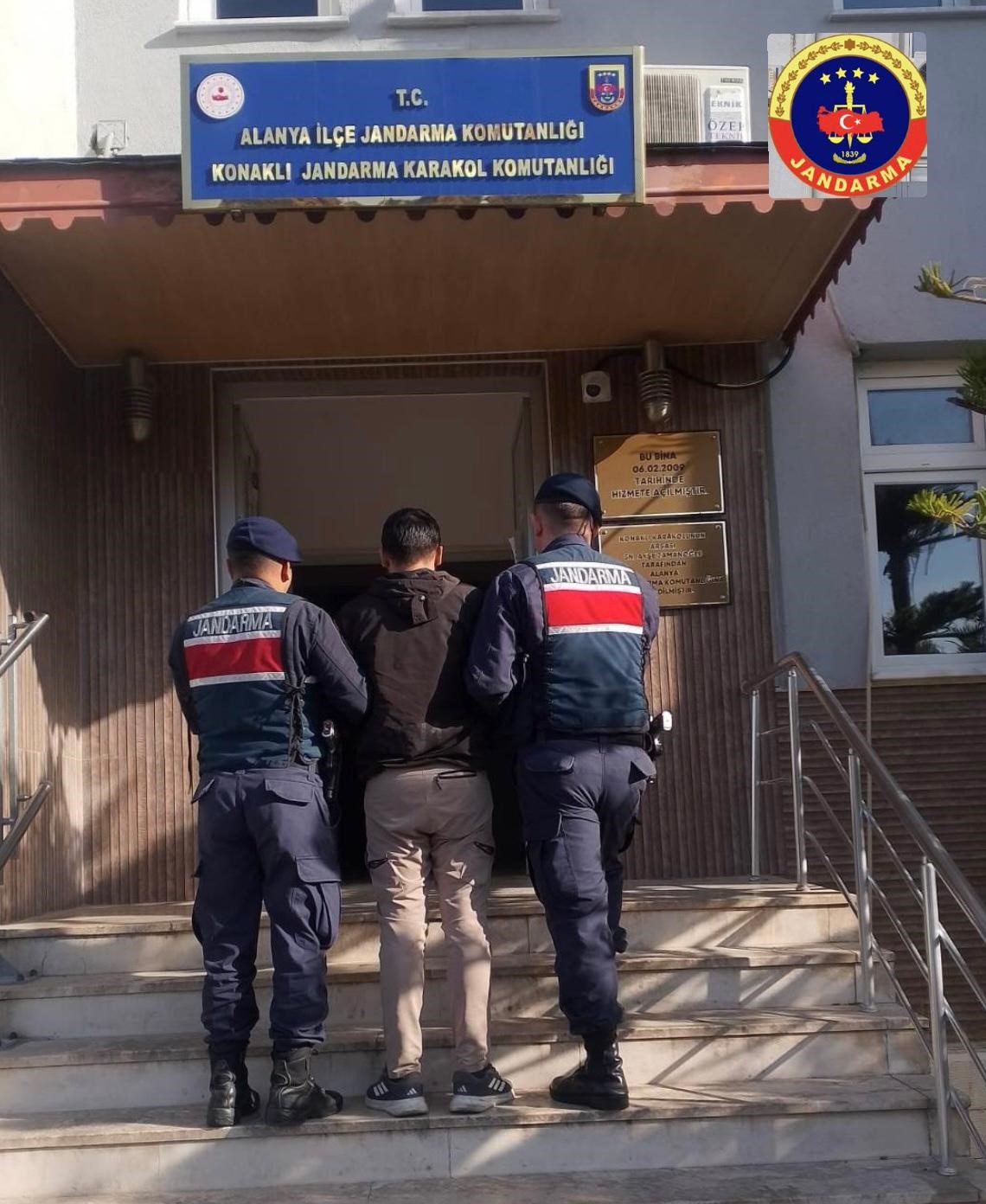 Antalya’da 28 yıl kesinleşmiş hapis cezasıyla aranan hükümlü yakalandı