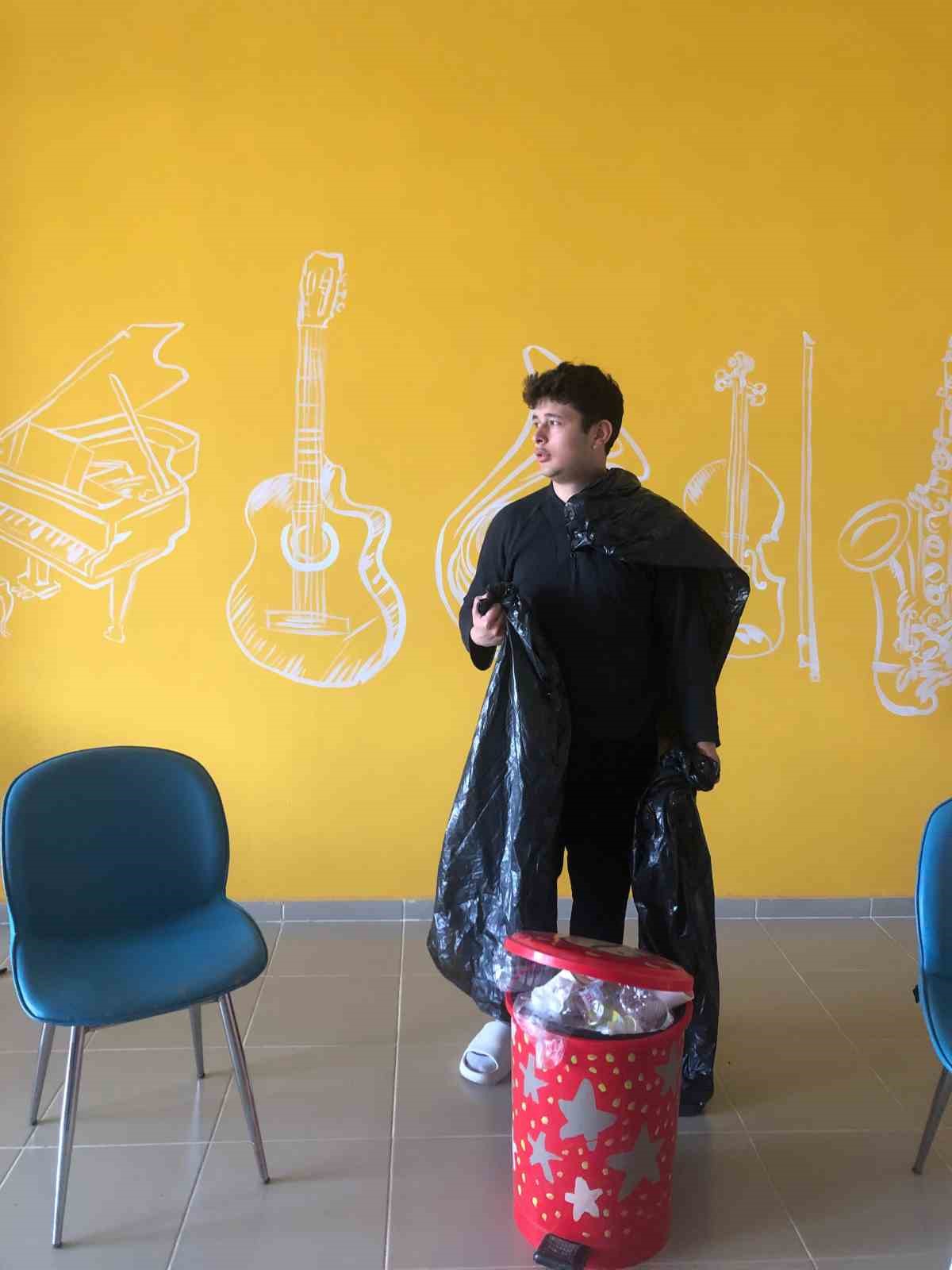 Menteşe&rsquo;de atıklar sanata d&ouml;n&uuml;ş&uuml;yor
