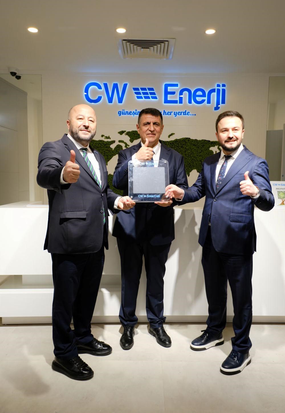 CW Enerji kendi enerjisini &uuml;reten Akıllı İzmir Plus bayisini hizmete a&ccedil;tı
