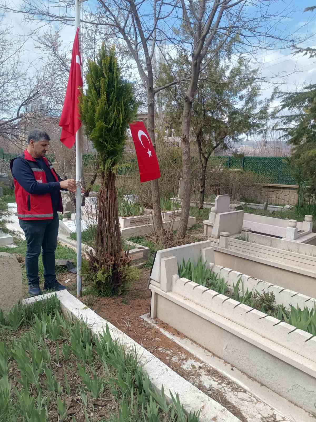 Elazığ&rsquo;da şehit kabirleri ziyaret edildi
