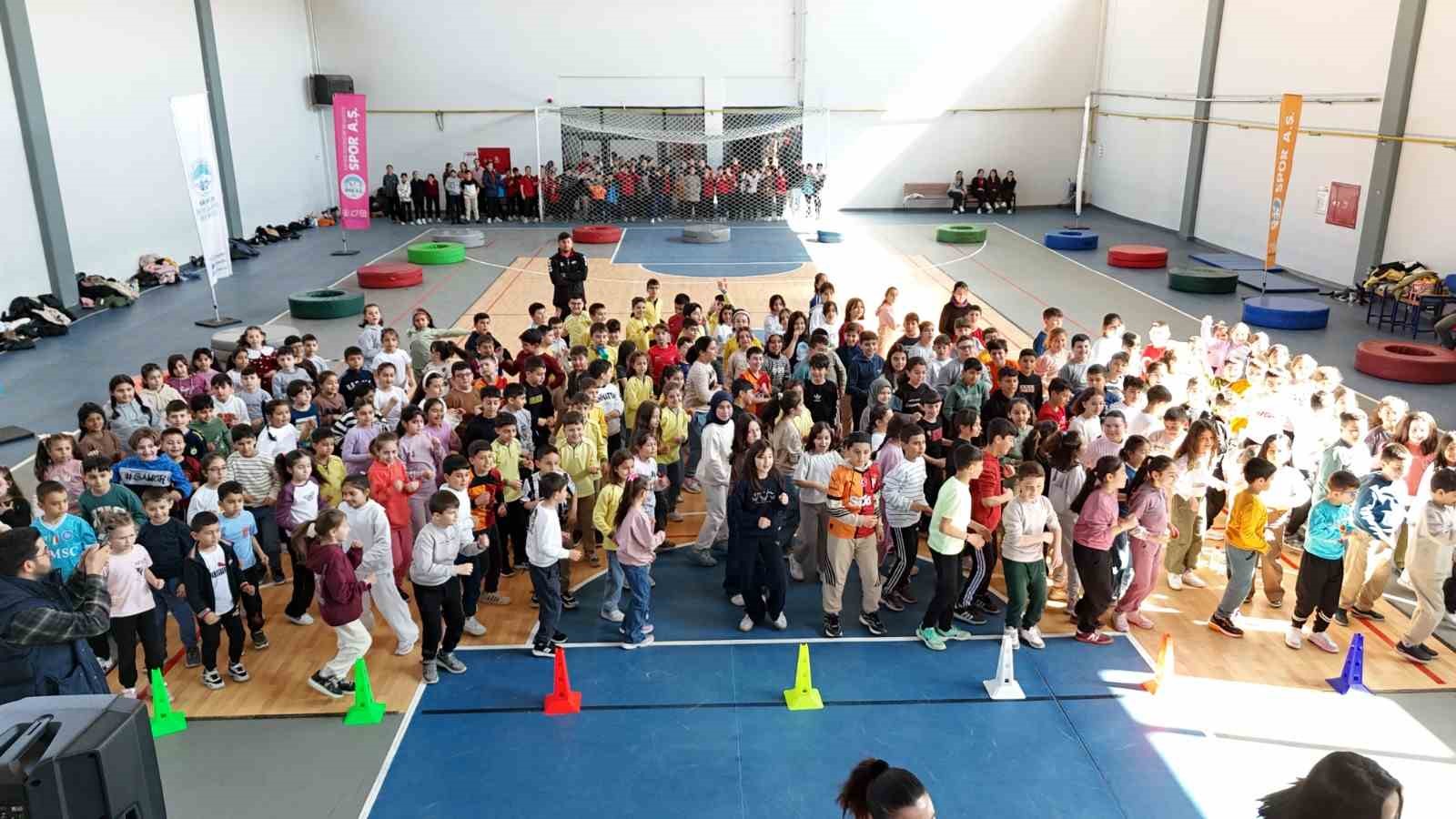 Büyükşehir Spor A.Ş.’den Develi’de 550 öğrenciye spor dolu buluşma