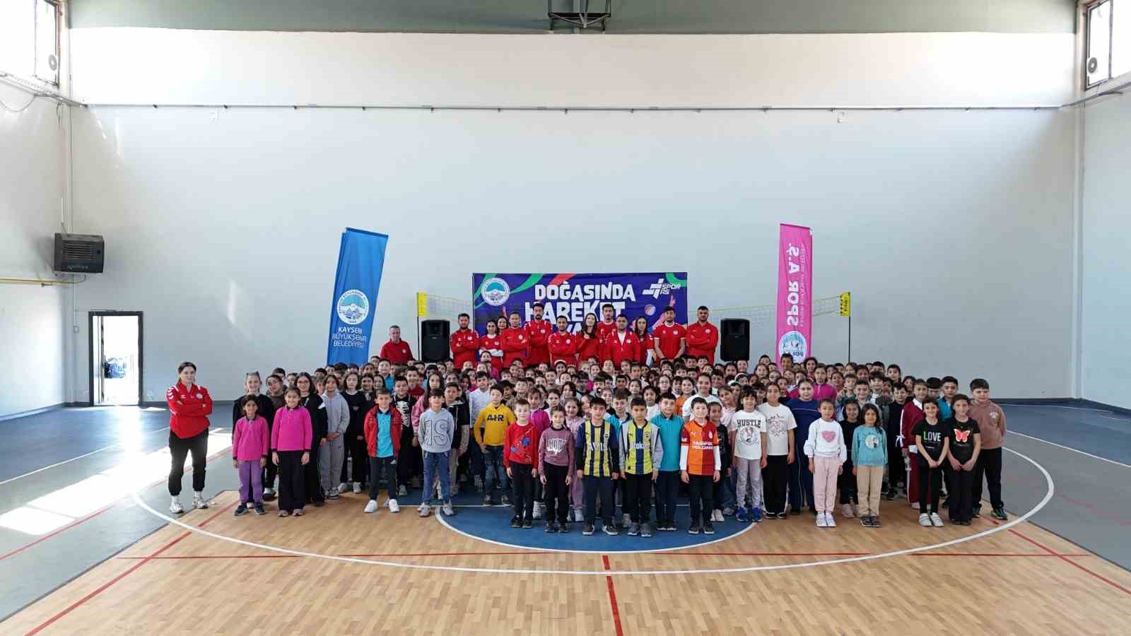 B&uuml;y&uuml;kşehir Spor A.Ş.&rsquo;den Develi&rsquo;de 550 &ouml;ğrenciye spor dolu buluşma
