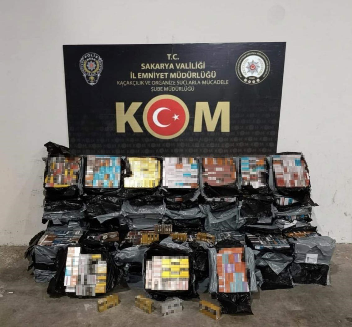 Sakarya&rsquo;da 312 bin g&uuml;mr&uuml;k ka&ccedil;ağı elektronik sigara t&uuml;t&uuml;n&uuml; ele ge&ccedil;irildi
