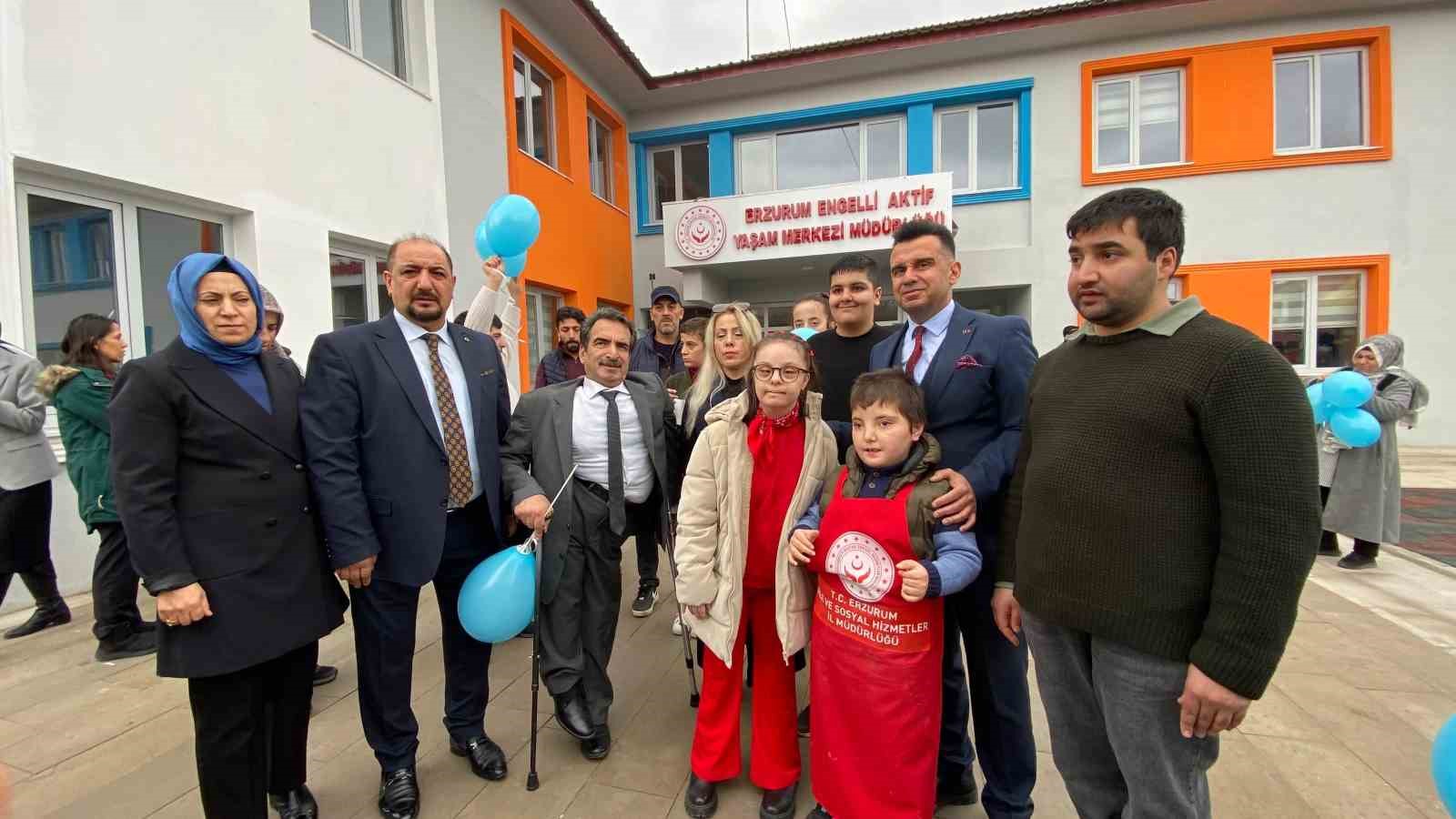 Erzurum&rsquo;da otizm farkındalığı i&ccedil;in mavi balonlar g&ouml;ky&uuml;z&uuml;ne bırakıldı
