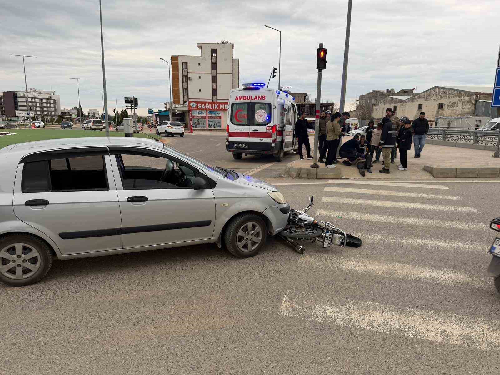 Motosiklet ile otomobil &ccedil;arpıştı: 1 yaralı
