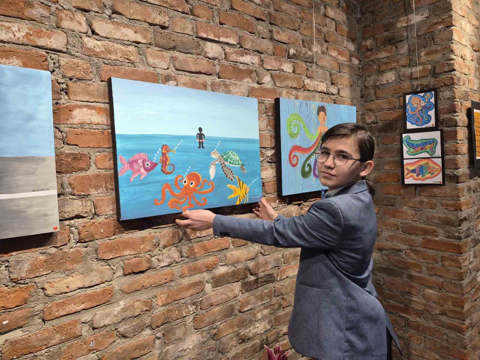 12 yaşındaki Egemen&rsquo;in resim sergisi
