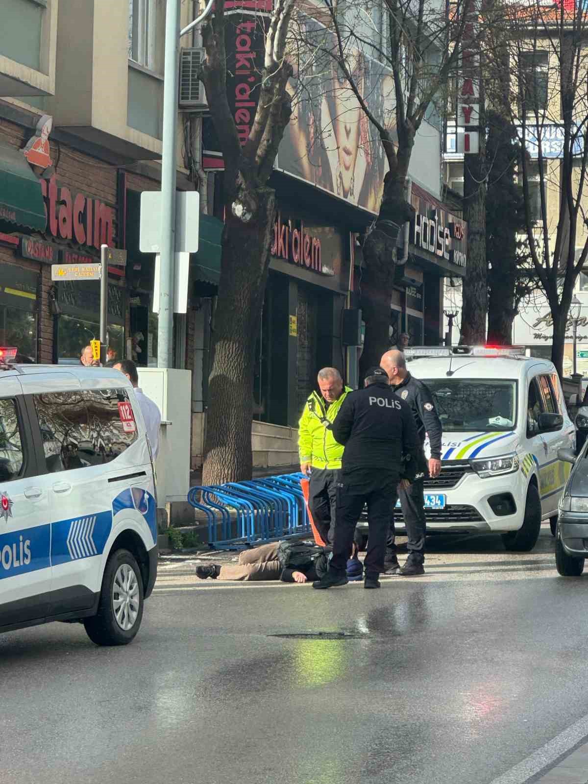 Burdur&rsquo;da elektrikli bisiklet ile otomobil &ccedil;arpıştı: 1 yaralı
