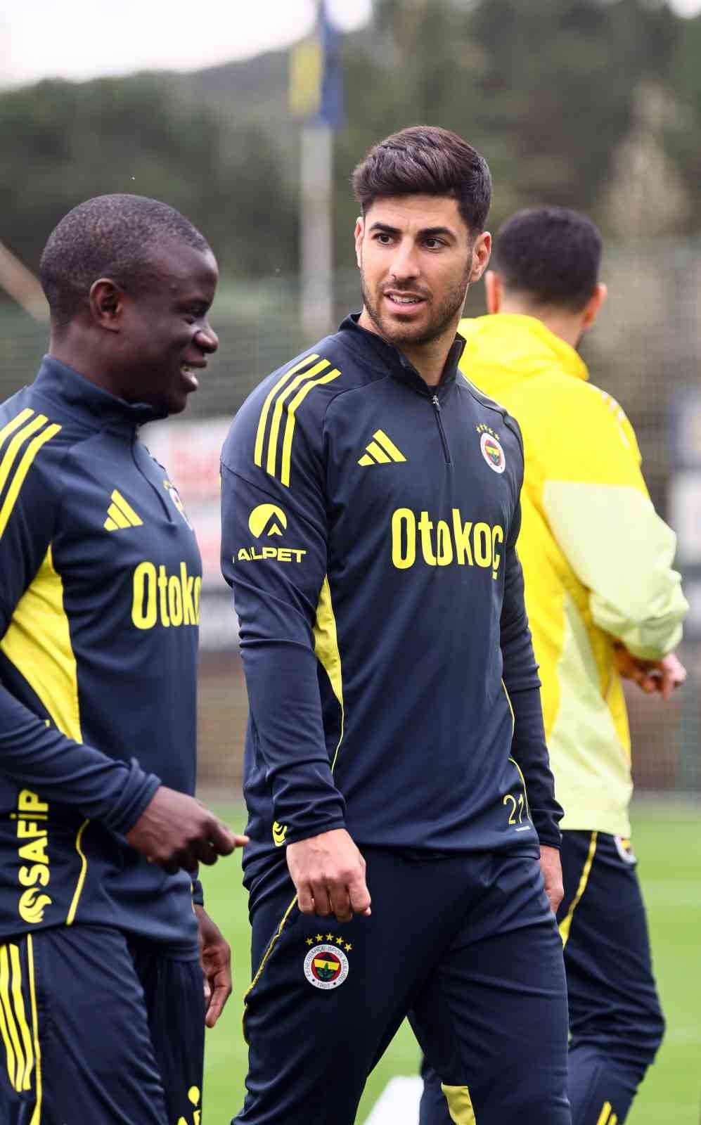 Fenerbah&ccedil;e&rsquo;de Beşiktaş derbisinin &ccedil;alışmaları s&uuml;rd&uuml;
