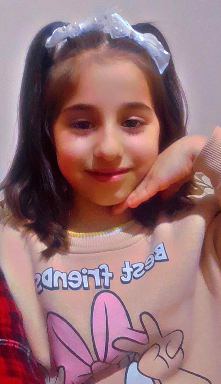 Babadan k&uuml;&ccedil;&uuml;k kızına acı dolu veda: Kızının tabuta sarılarak g&ouml;zyaşlarına boğuldu
