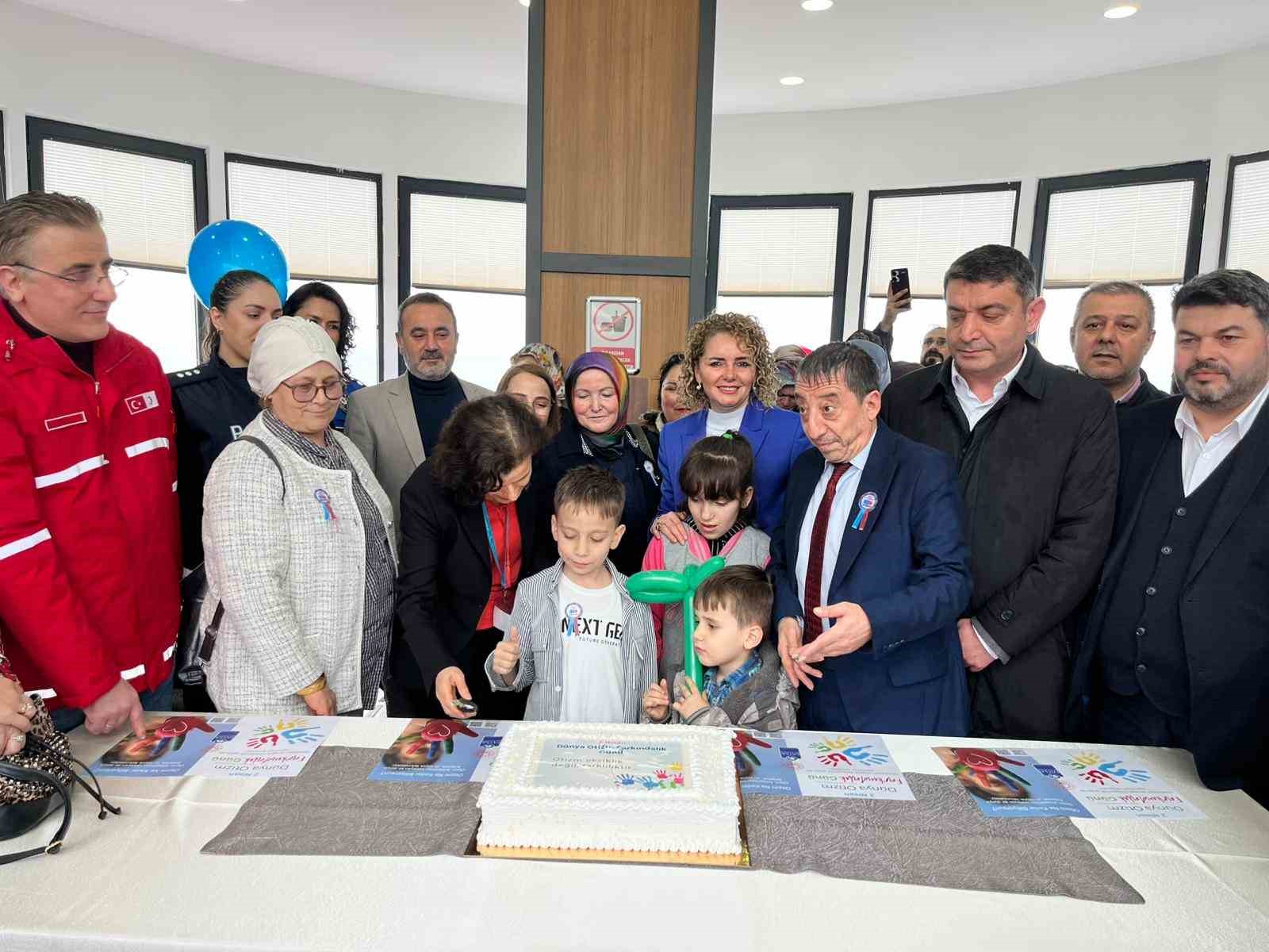 Fatsa&rsquo;da otizm i&ccedil;in farkındalık y&uuml;r&uuml;y&uuml;ş&uuml;
