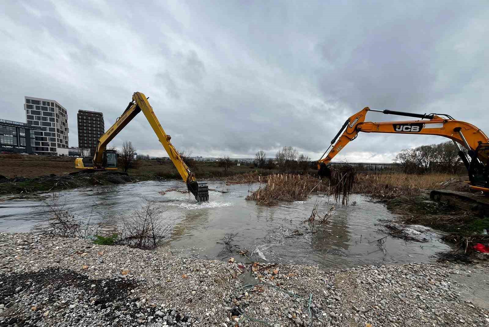 Ankara’da sağanak Çubuk Deresi’nin taşmasına neden oldu