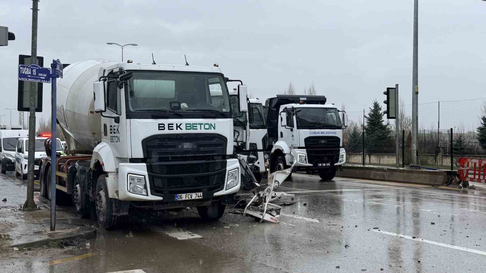 &Ccedil;ubuk&rsquo;ta beton mikserleri &ccedil;arpıştı: 1 yaralı
