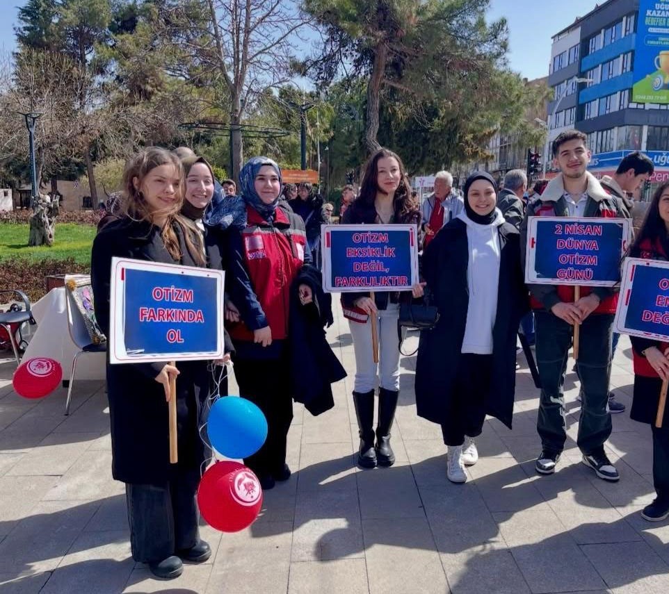 Burdur&rsquo;da otizm i&ccedil;in farkındalık y&uuml;r&uuml;y&uuml;ş&uuml; d&uuml;zenlendi
