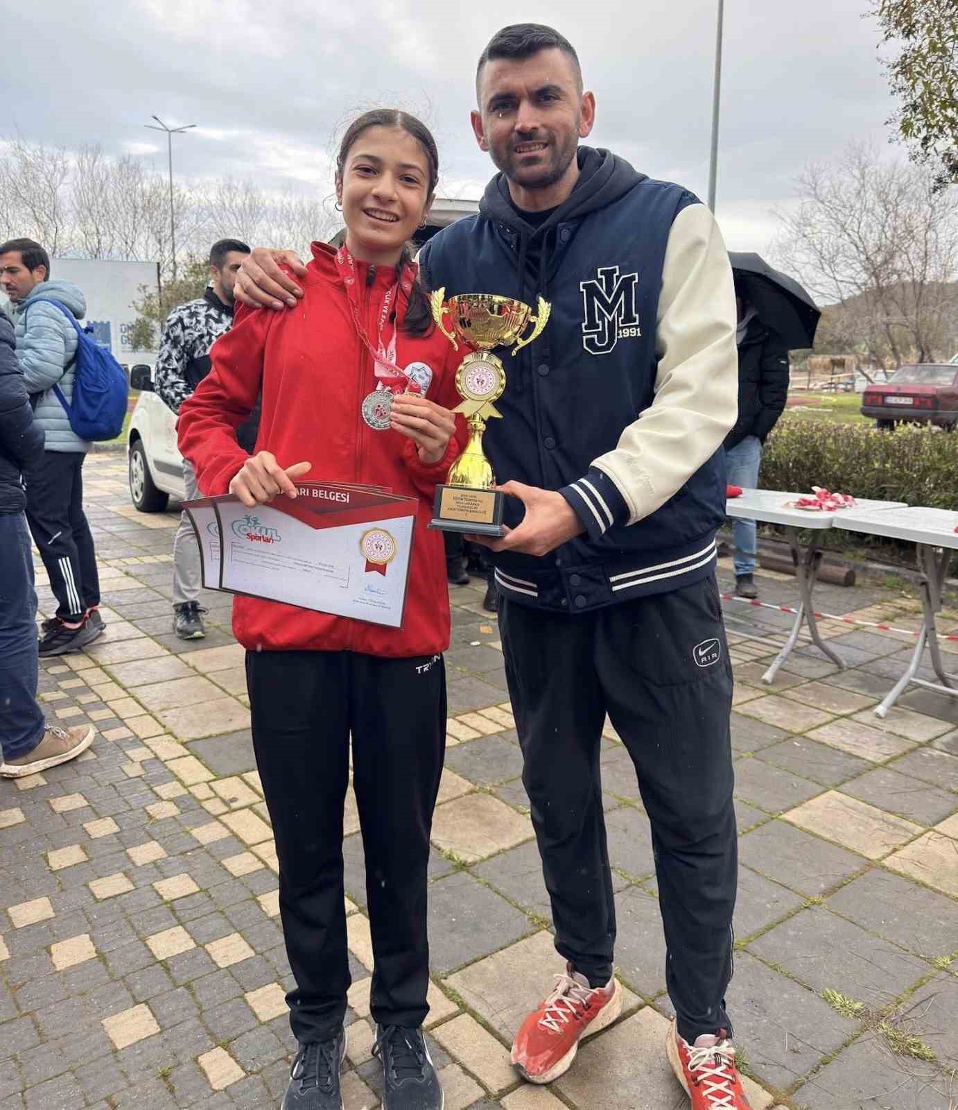 Kayserili atletler Aydın&rsquo;dan madalyalarla d&ouml;nd&uuml;
