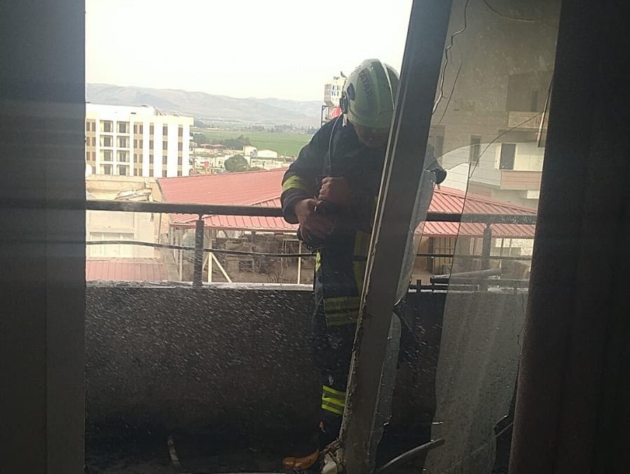 Kırıkhan&rsquo;da apartman dairesi alevlere teslim oldu
