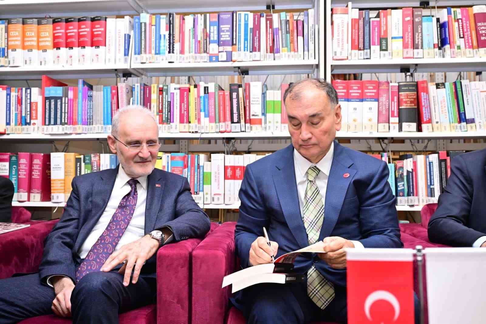 "İş D&uuml;nyası Okuyor" etkinliğinin &uuml;&ccedil;&uuml;nc&uuml;s&uuml; d&uuml;zenlendi
