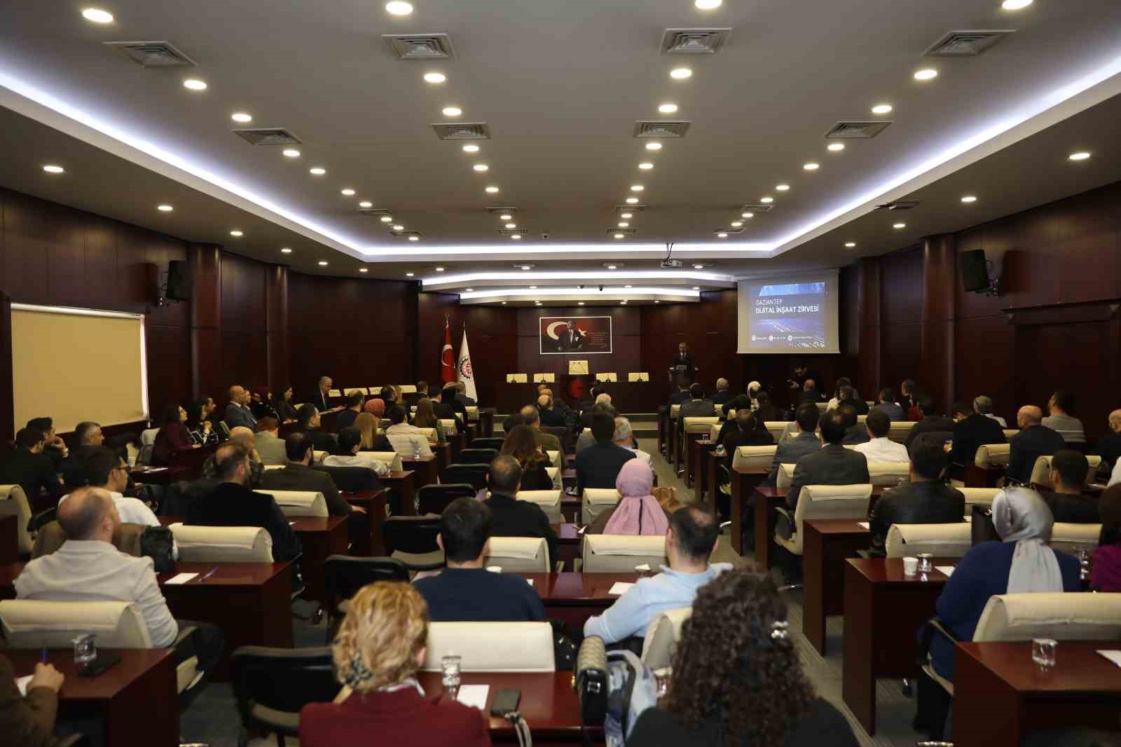 Gaziantep Dijital İnşaat Zirvesi&rsquo;nde sekt&ouml;r&uuml;n geleceği konuşuldu
