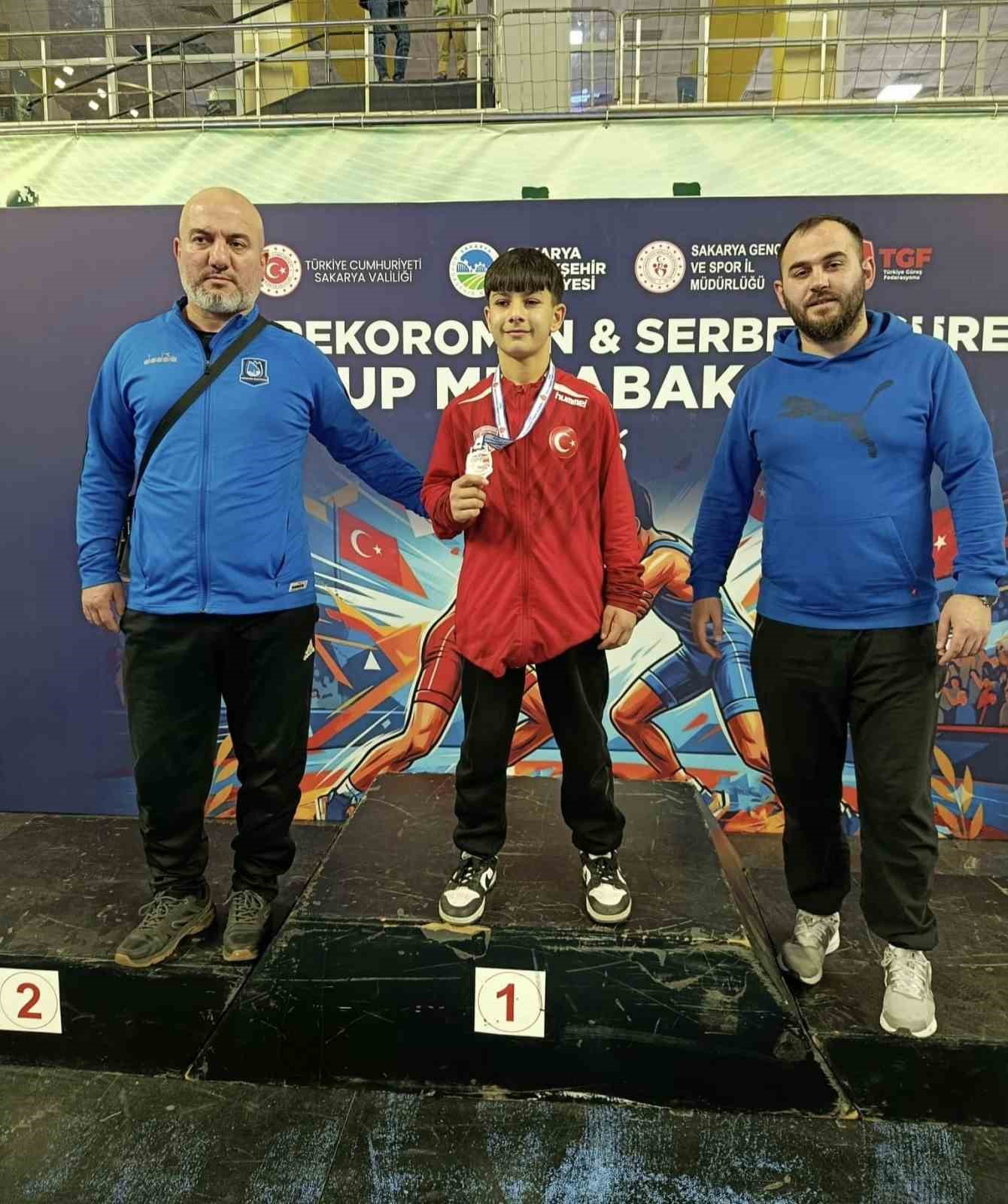 Yunusemreli g&uuml;reş&ccedil;iler T&uuml;rkiye Şampiyonasına katılmaya hak kazandı
