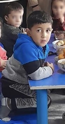 Feci şekilde can veren 5 yaşındaki &ccedil;ocuk defnedildi, acılı baba sinir krizi ge&ccedil;irdi
