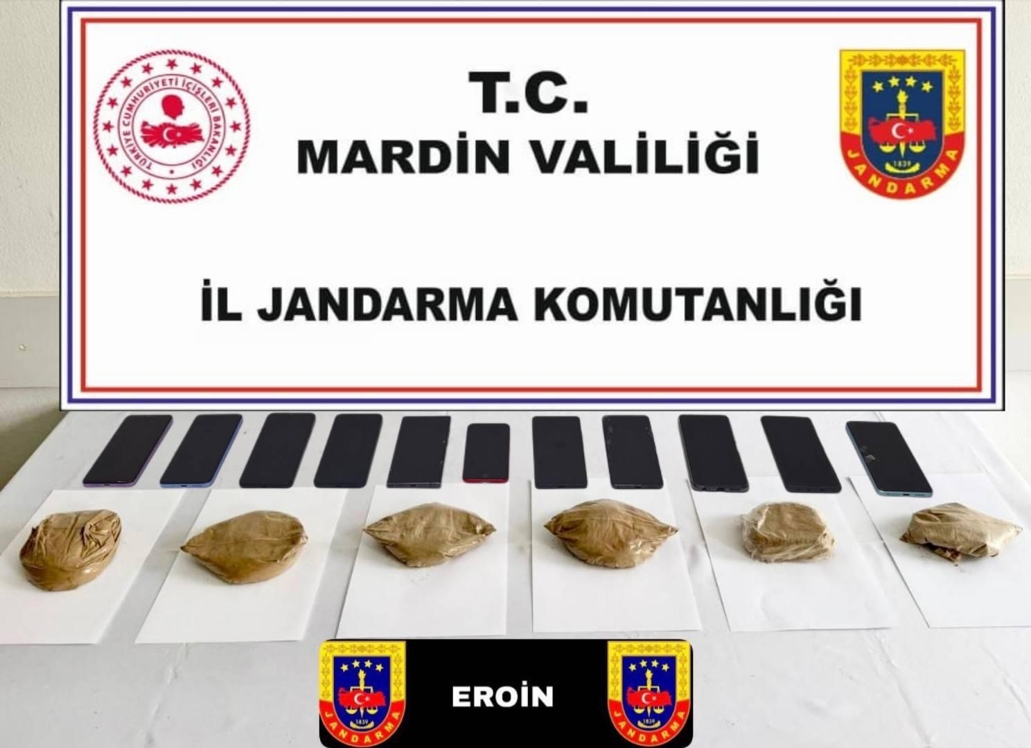 Mardin&rsquo;de mezarlıkta toprağa g&ouml;m&uuml;l&uuml; eroin ele ge&ccedil;irildi
