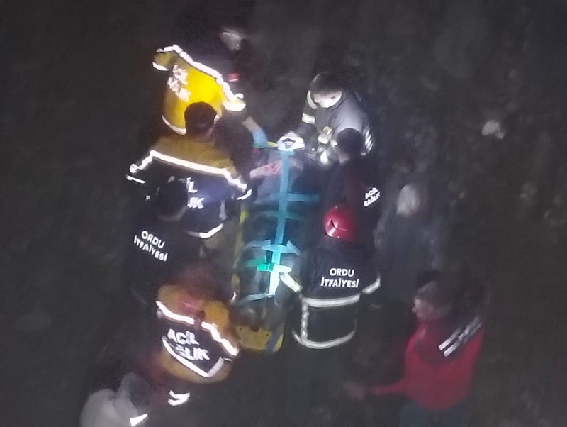 Samsun&rsquo;da otomobil k&ouml;pr&uuml;den dere yatağına u&ccedil;tu: 2 yaralı
