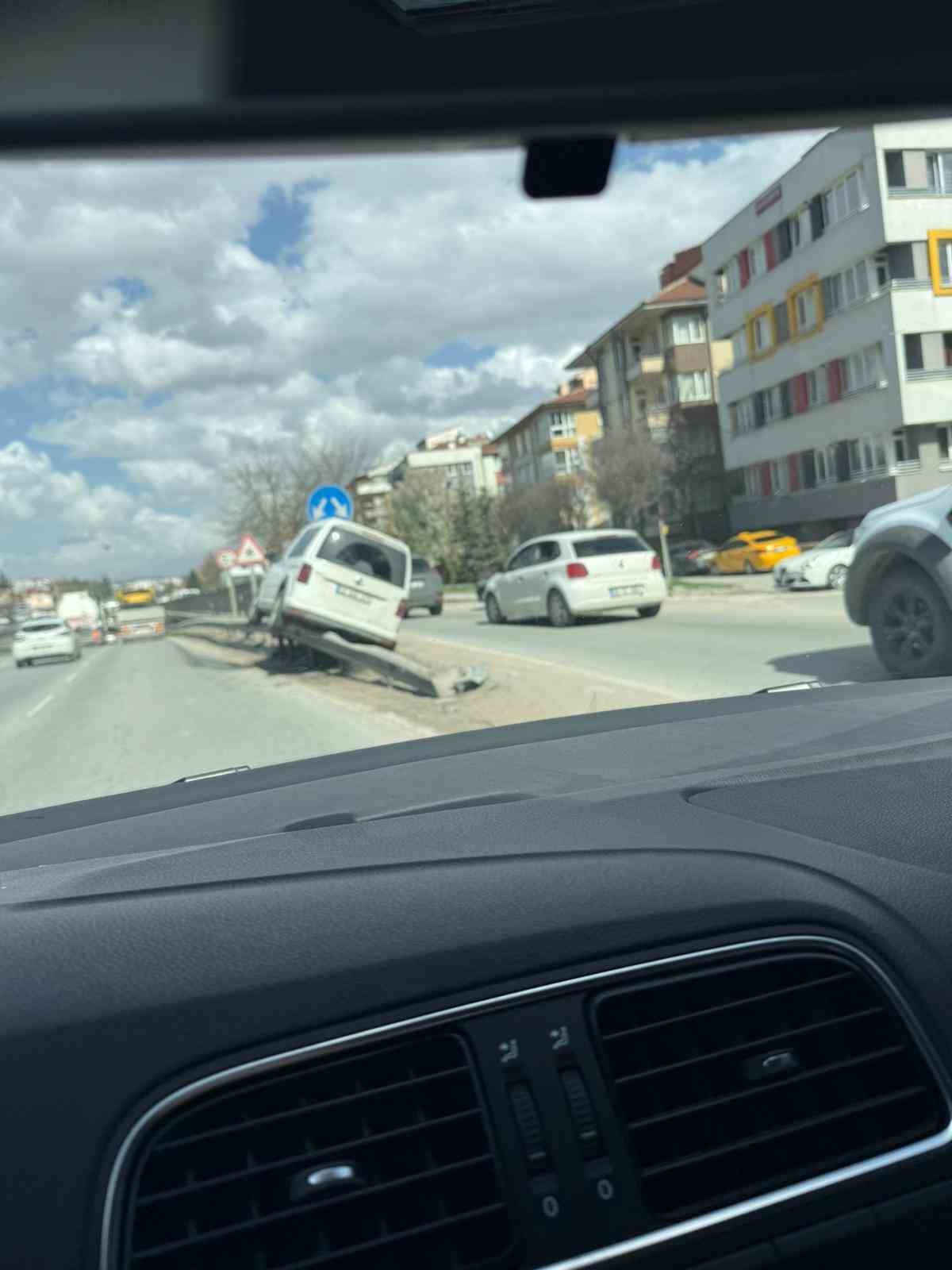 Eskişehir&rsquo;de &ccedil;evre yolunda korkutan kaza
