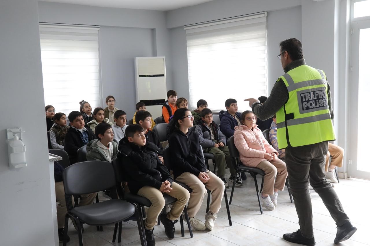 Darıca&rsquo;da &ouml;ğrenciler trafik kurallarını uygulamalı &ouml;ğreniyor
